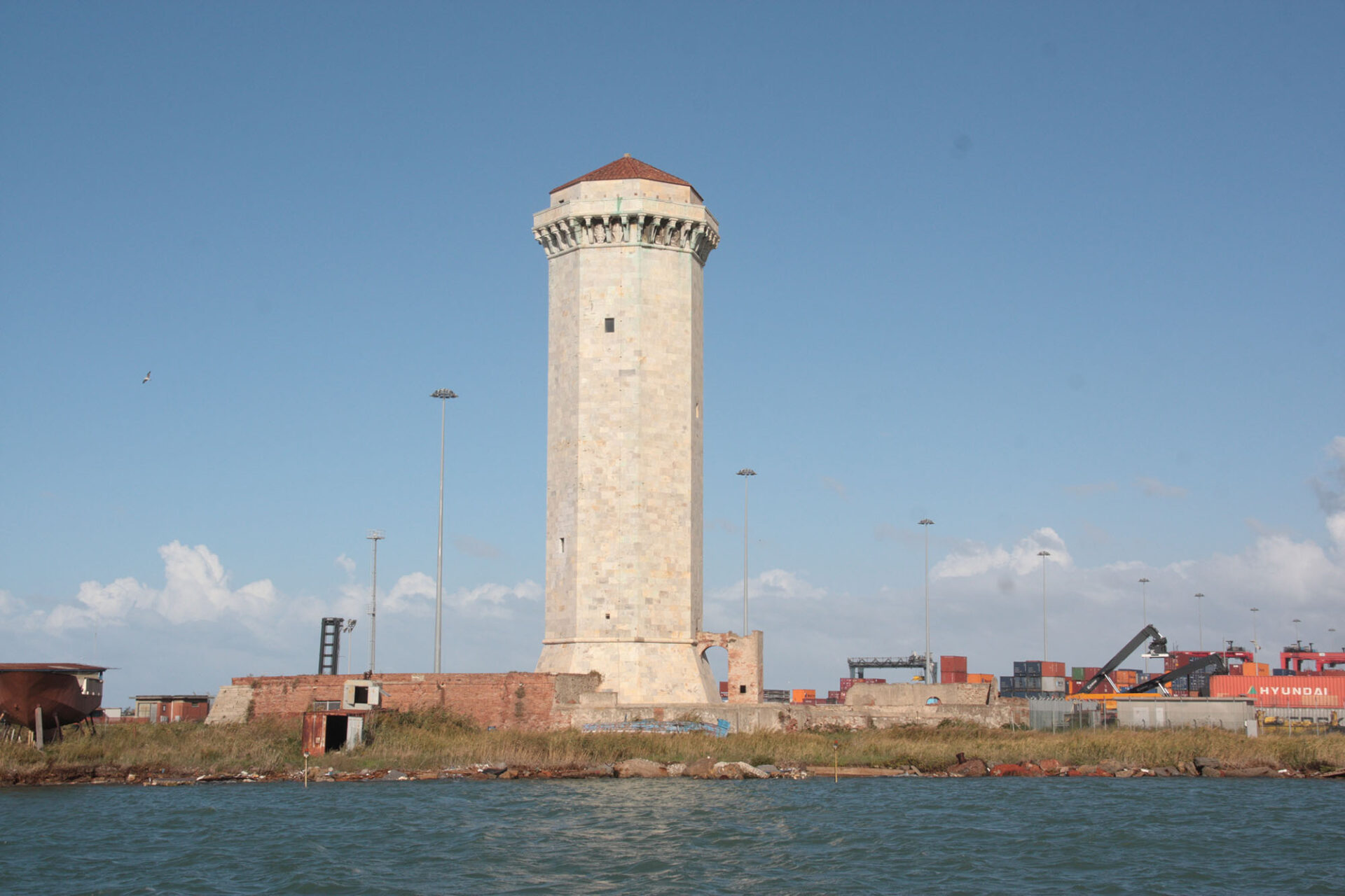 The towers of Livorno and Capraia