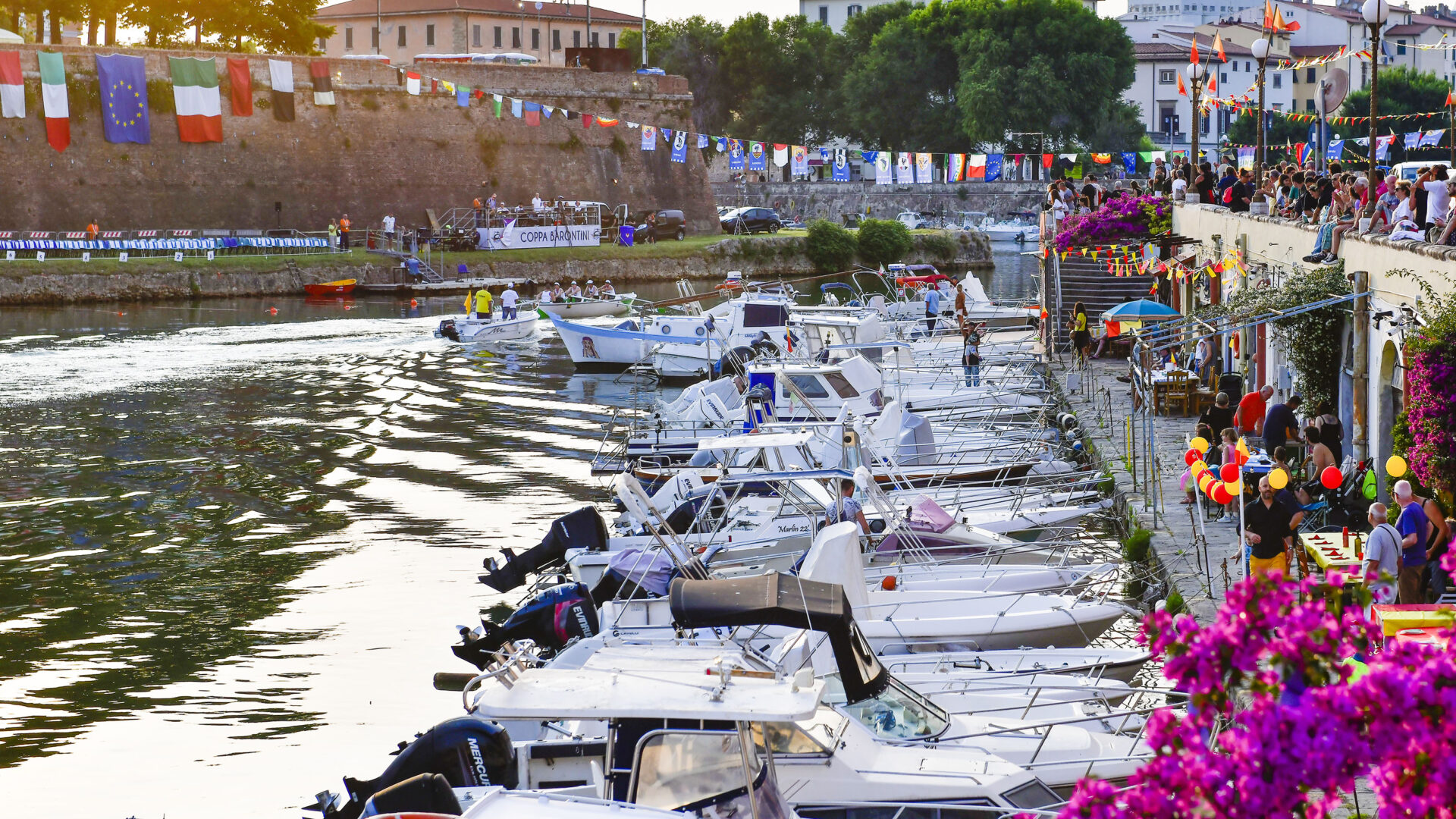 The thrill of the Livorno Rowing Races