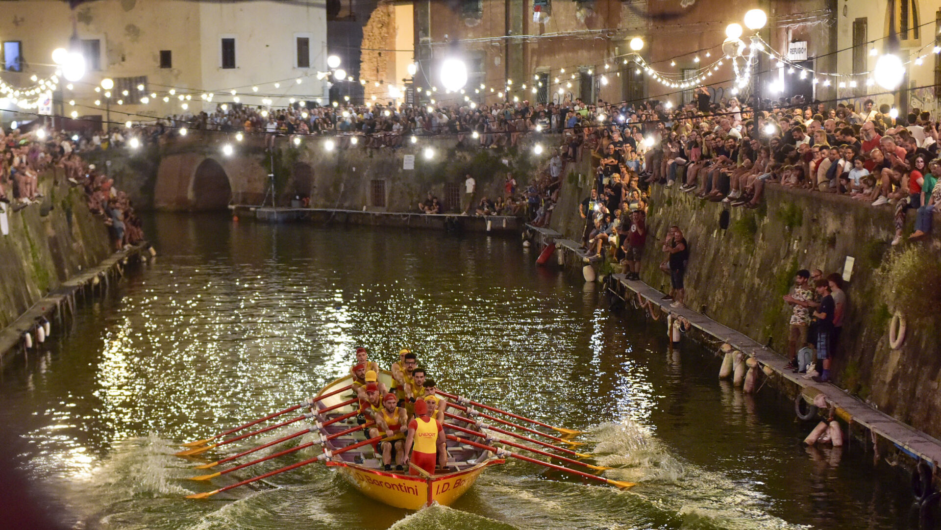 The thrill of the Livorno Rowing Races