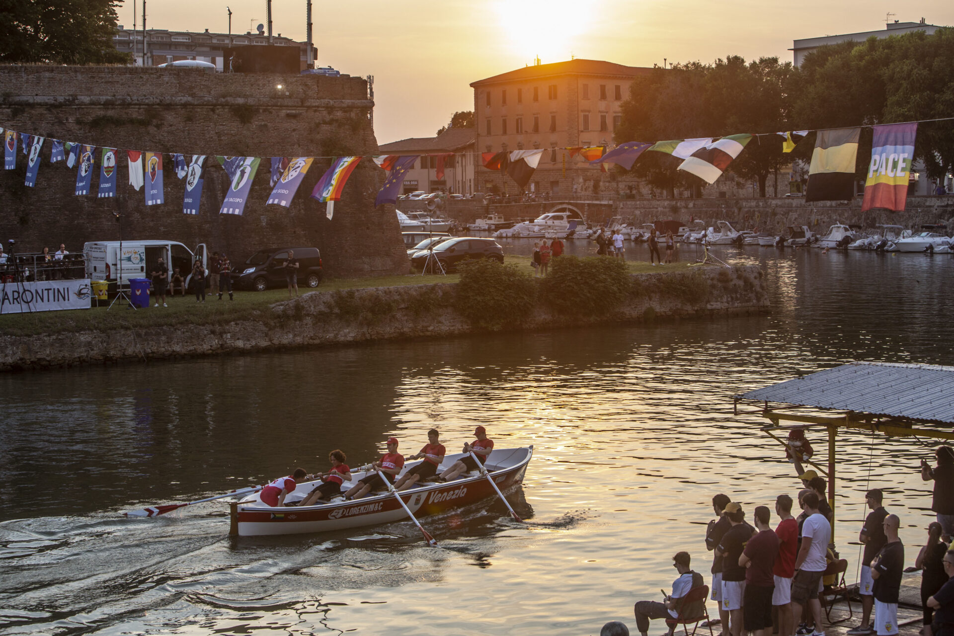 The thrill of the Livorno Rowing Races