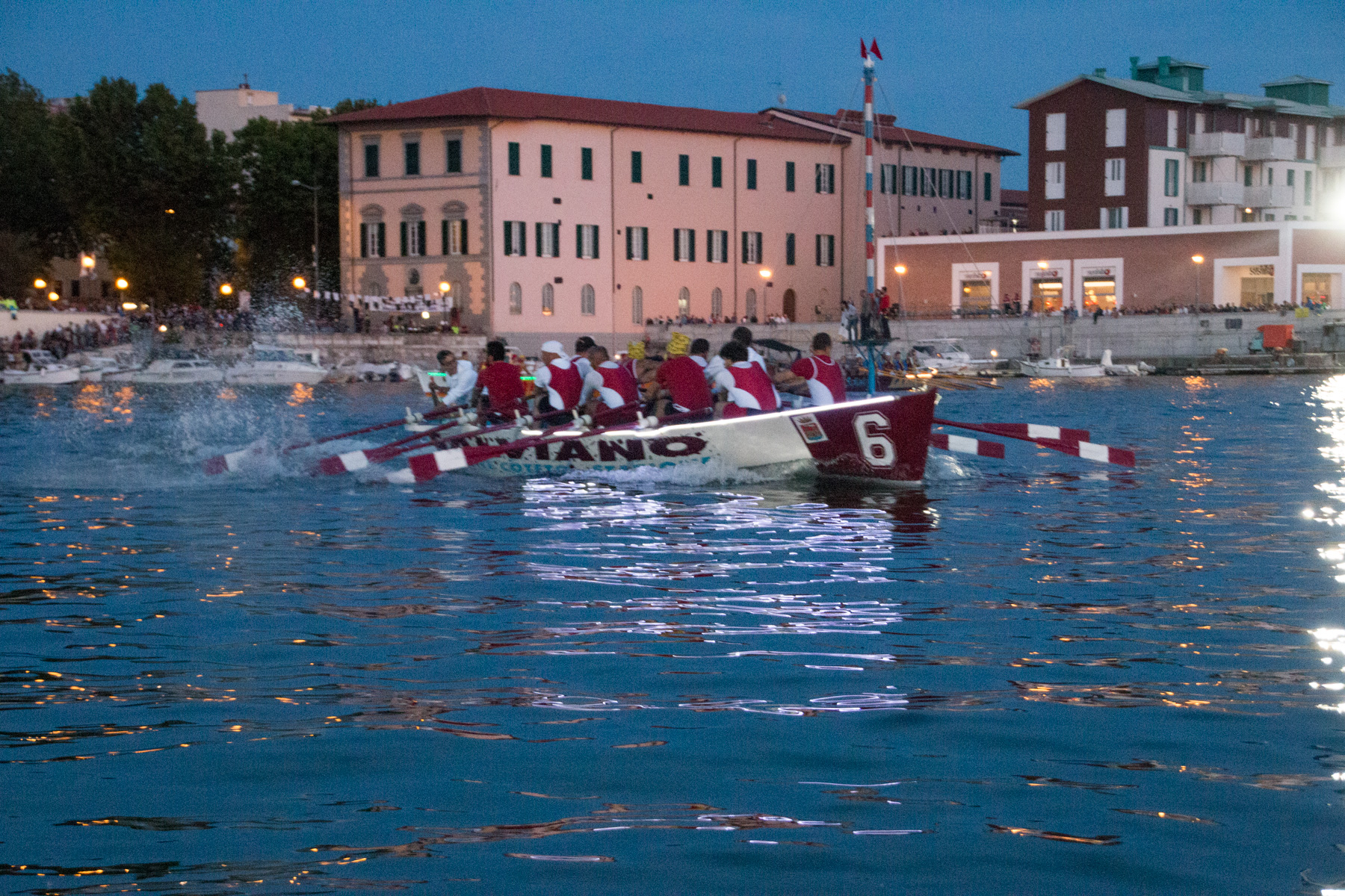 The thrill of the Livorno Rowing Races