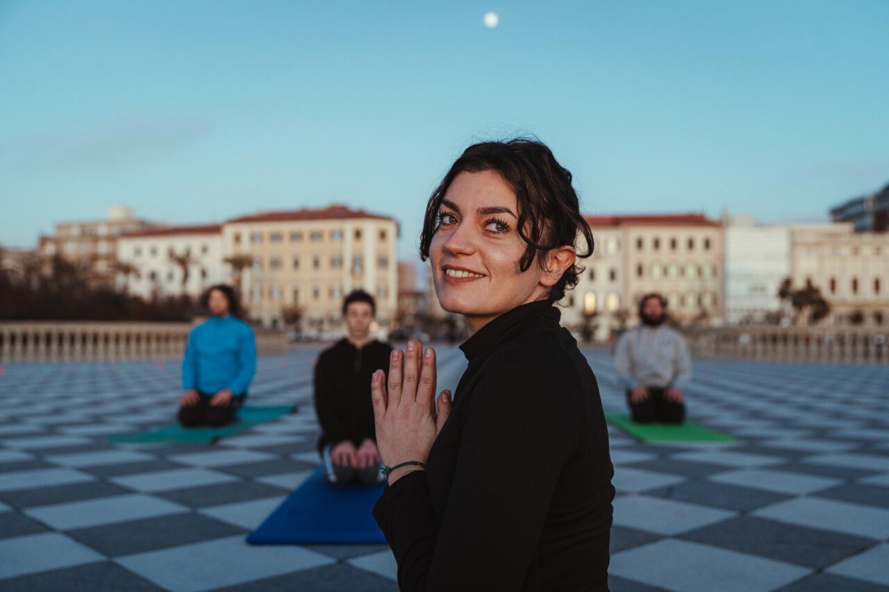 Lezioni di hatha yoga al tramonto