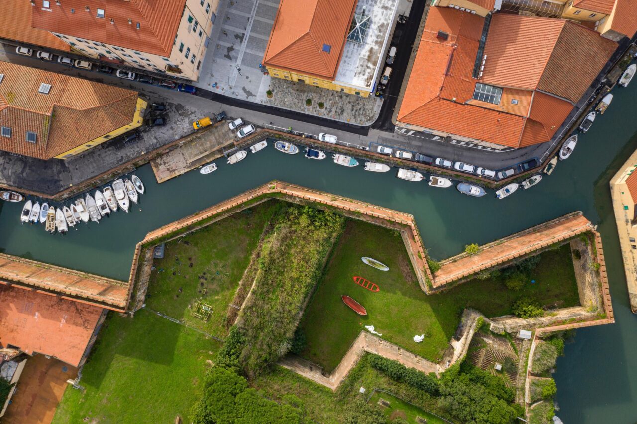 Historic center of Livorno tour with cooking lesson and boat trip