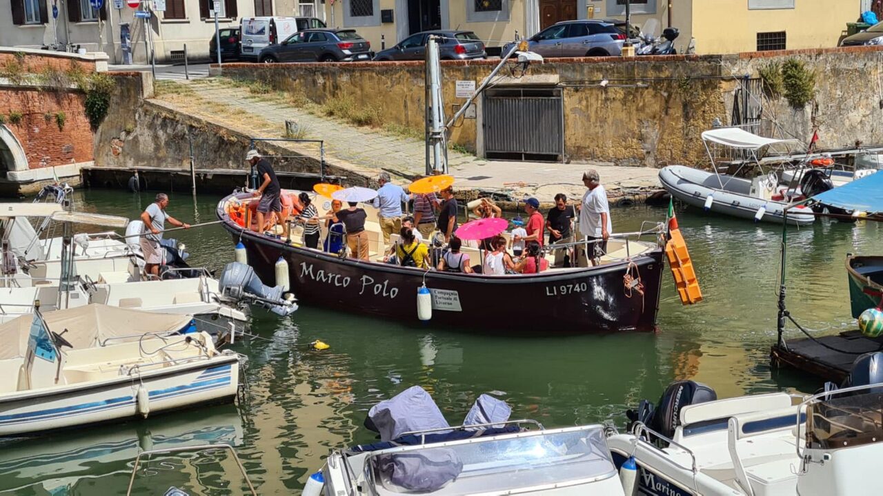 Tour dei fossi in battello