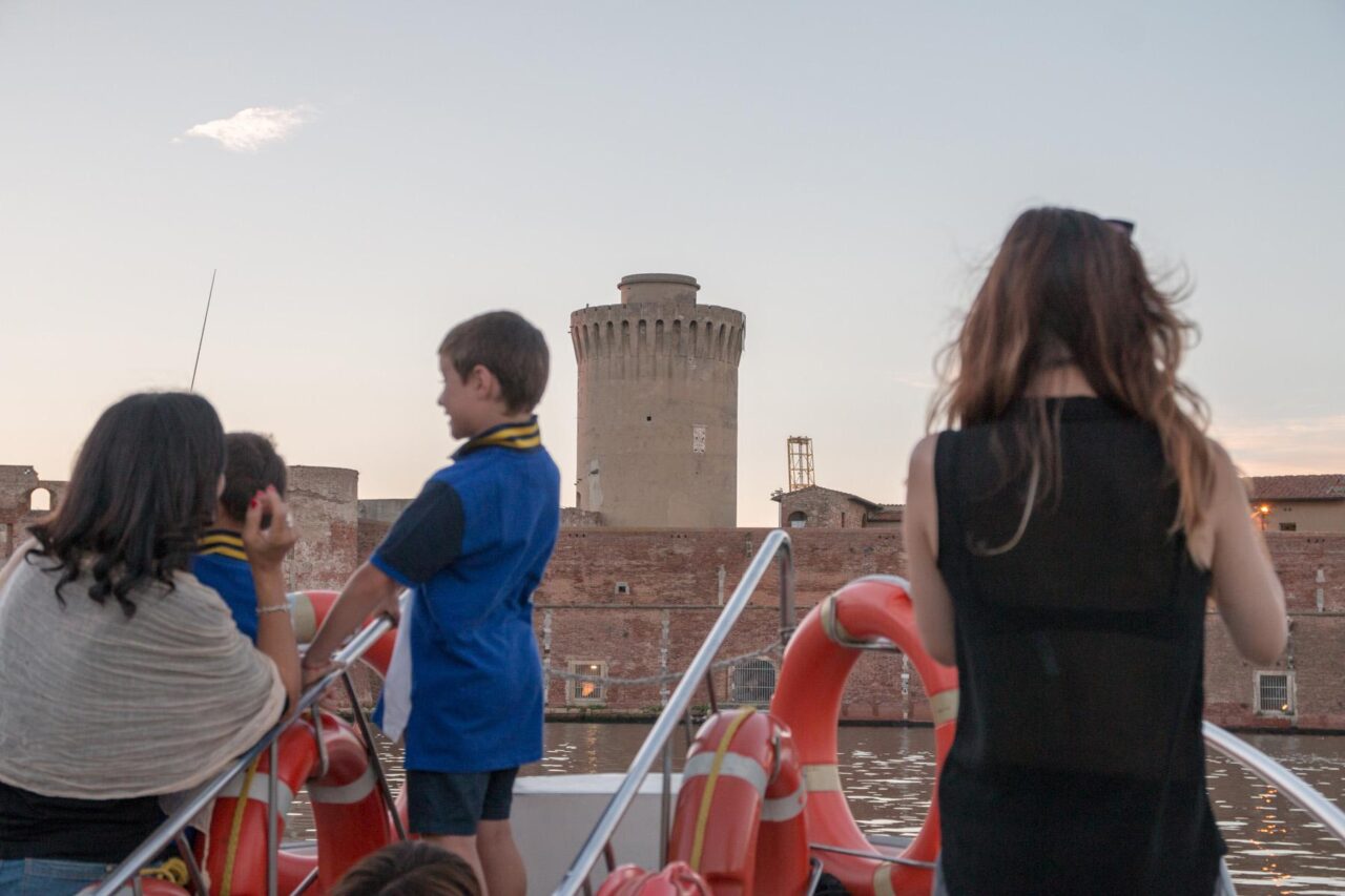 Tour dei fossi in battello