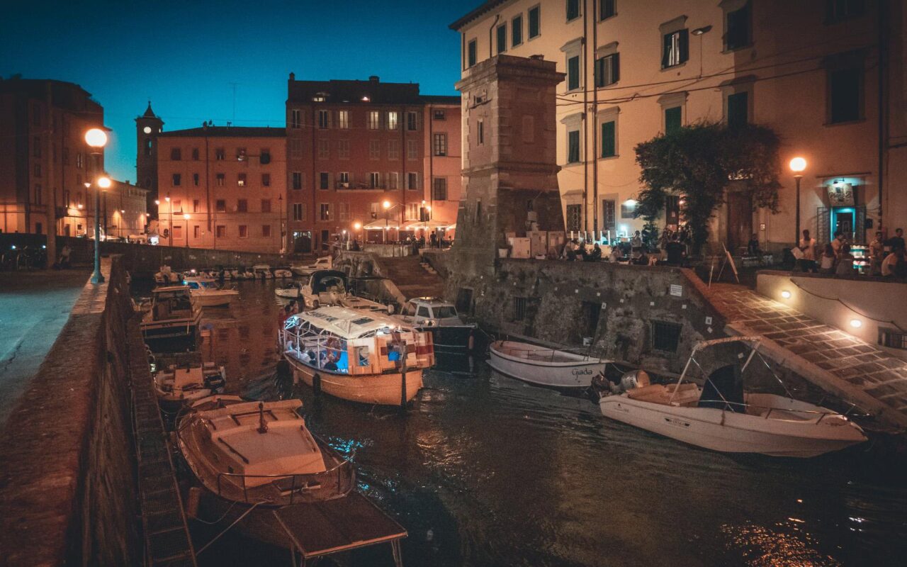 Boat tour along the canals of “La Venezia”